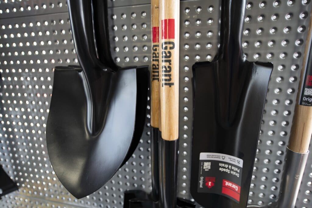 Garant Shovels
